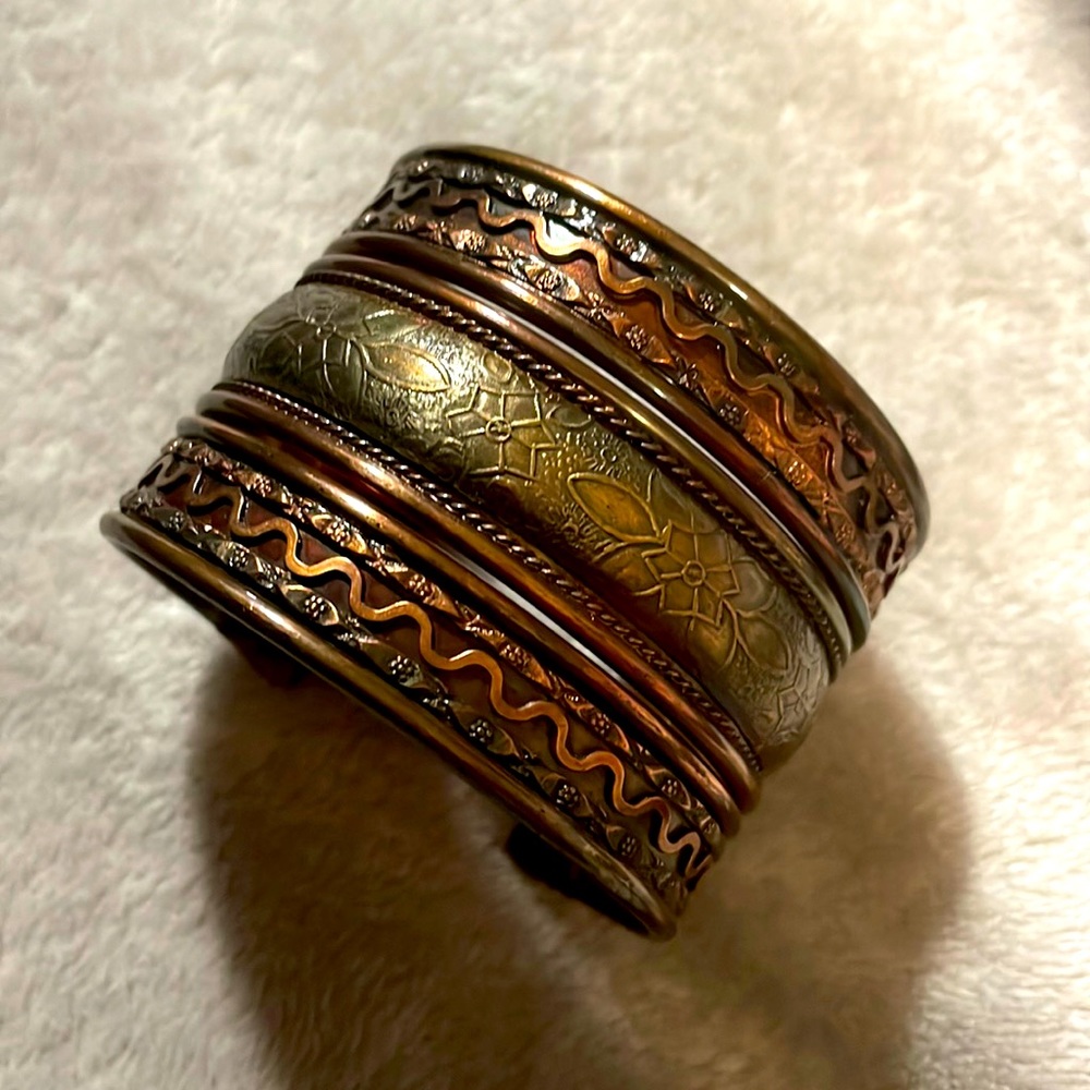 Large bangle bracelet